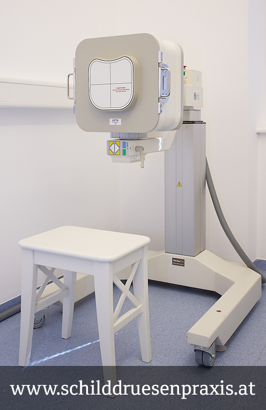 Eine Schilddrüsenszintigrafie wird mit einer Gammakamera aufgenommen.